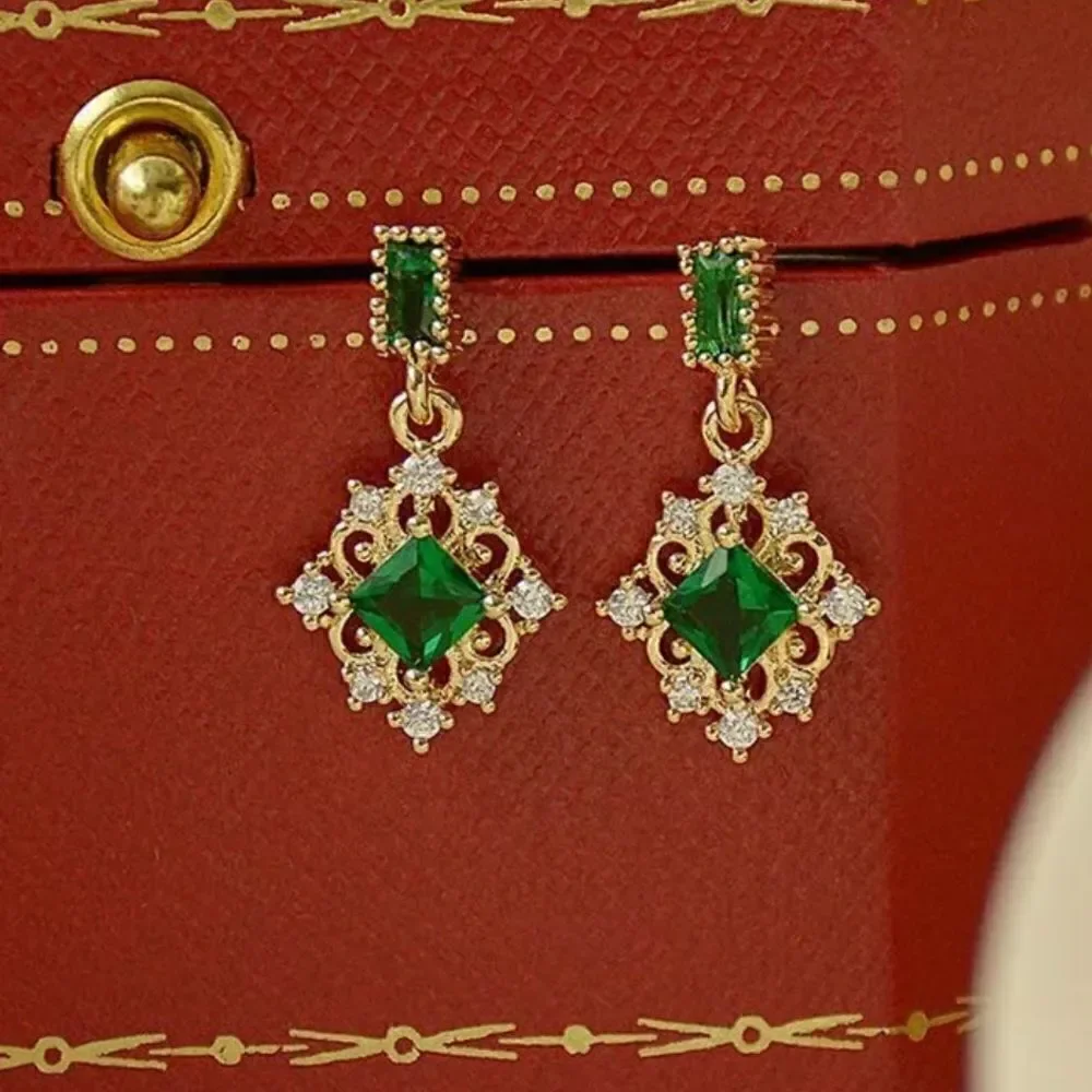 The Green Genesis Earring in gold